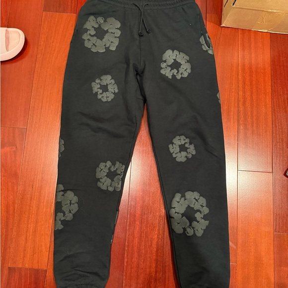 Denim Tears Black Monogram cotton Wreath Sweatpants - Picture 1 of 4